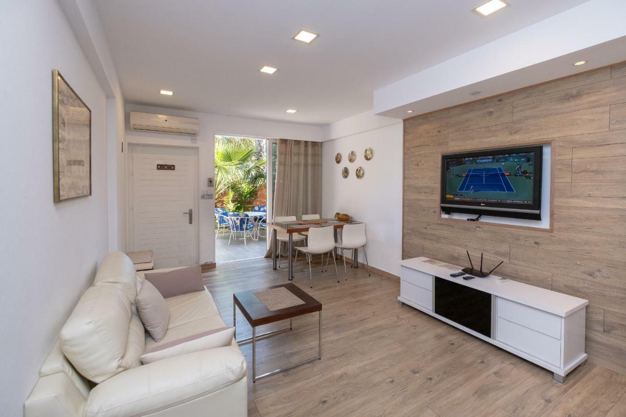 Appartamento Townhouse By The Sea Pirate Harbor Paphos Esterno foto